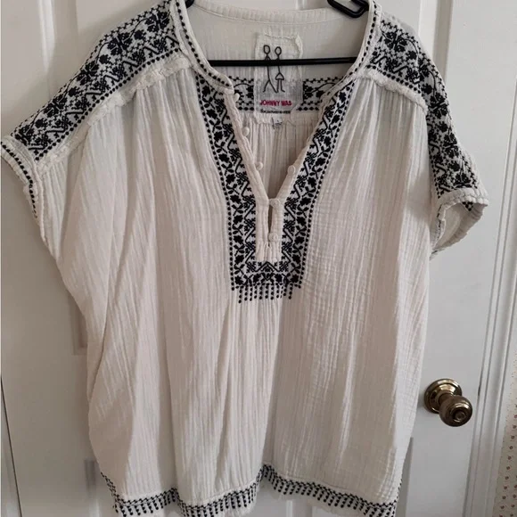 Johnny Was White Gauze Tunic with Black Embroidery - Picture 3 of 3